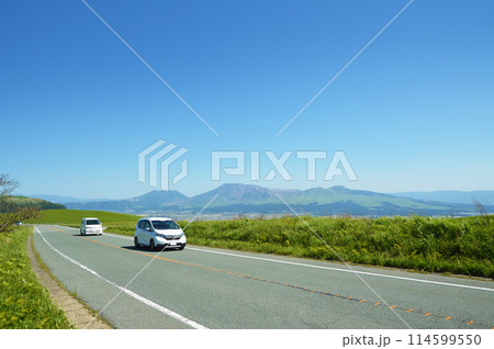 阿蘇山と自動車 114599550
