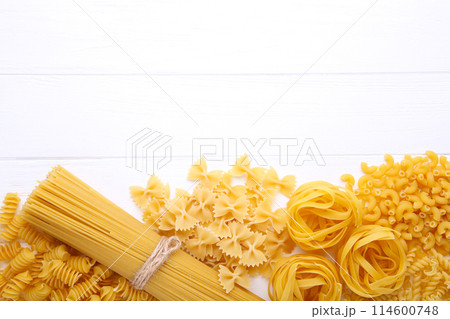 Delicious mixed pasta on a white wooden background 114600748