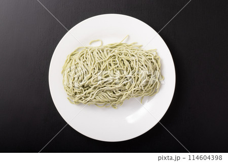 三陸産わかめを練り込んだ中華麺 114604398