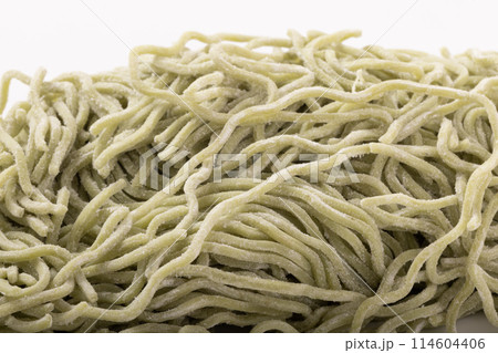 三陸産わかめを練り込んだ中華麺 三陸産わかめを練り込んだ中華麺 114604406