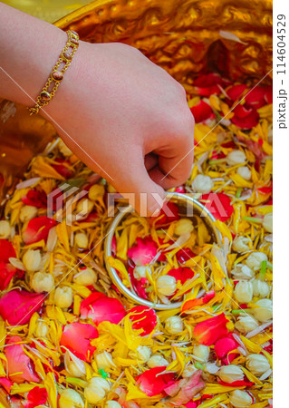 Pour water on the hands of revered elders and ask for blessing in Songkran Day. 114604529