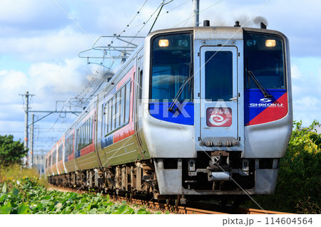 JR四国 特急「うずしお」（N2000系）の写真素材 [114604564] - PIXTA