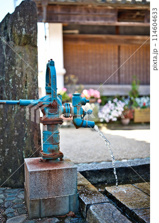 脇町うだつの町並みつるべ式共同井戸 114604633