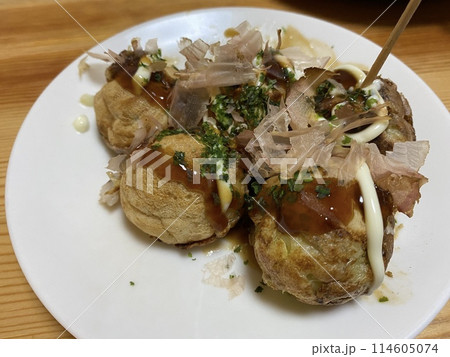 たこ焼きと爪楊枝 たこ焼きと爪楊枝 114605074