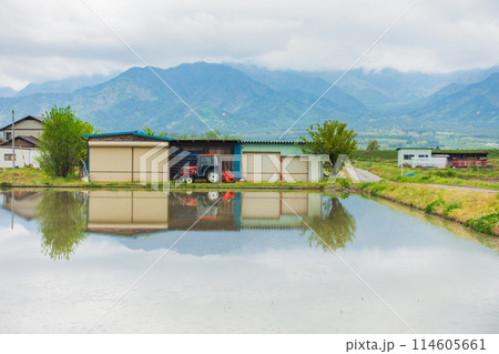 春の農村風景【長野県】 春の農村風景【長野県】 114605661