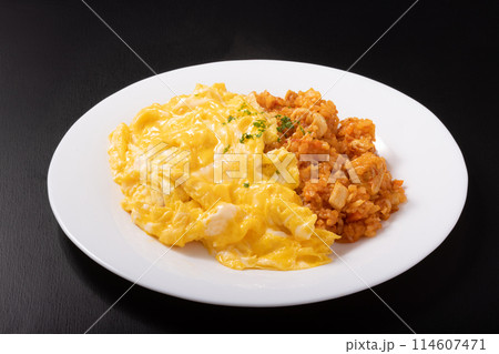 オムライス (ふわとろ卵とチキンライス) オムライス (ふわとろ卵とチキンライス) 114607471