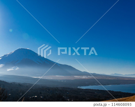 早春の富士山　山中湖側展望台からの景色 114608093