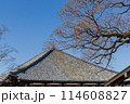 奈良　薬師寺の伝統的な瓦屋根 114608827