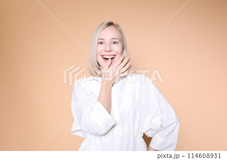 外国人女性の表情 114608931
