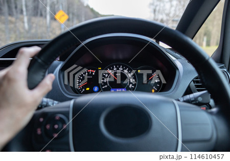 運転中のドライバー目線 運転中のドライバー目線 114610457