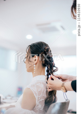 プロのヘアメイクによる前撮りヘアメイクの準備 プロのヘアメイクによる前撮りヘアメイクの準備 114610930