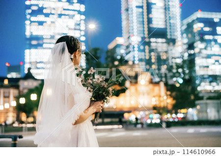 都会を歩く花嫁 都会を歩く花嫁 114610966