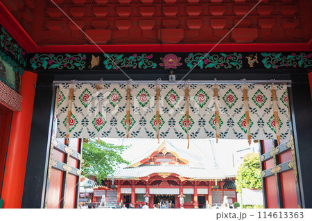 神田明神の隨神門から境内を見たところ 神田明神の隨神門から境内を見たところ 114613363