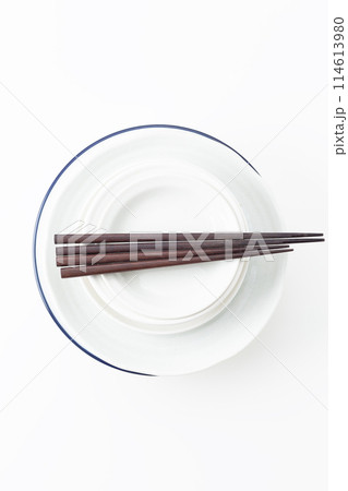 食器とお箸　白バック 114613980
