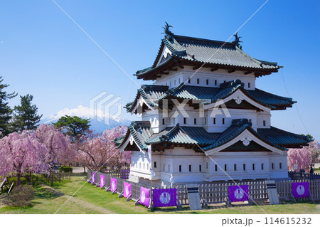 弘前城と満開の桜　岩木山 114615232