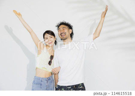 夏のバカンス旅行する家族 114615518