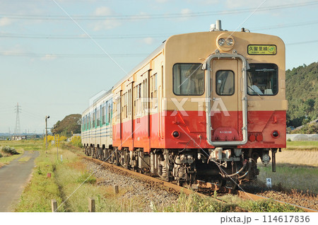 千葉のローカル路線、JR久留里線を走るキハ30です。 千葉のローカル路線、JR久留里線を走るキハ30です。 114617836