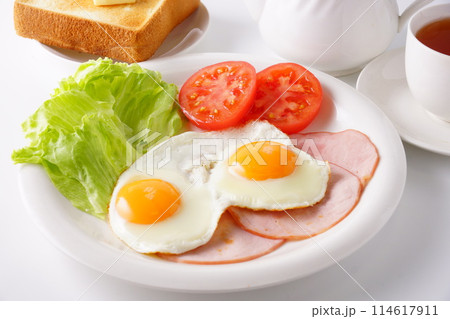 ハムエッグ朝食 114617911