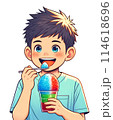 かき氷を食べる少年 114618696
