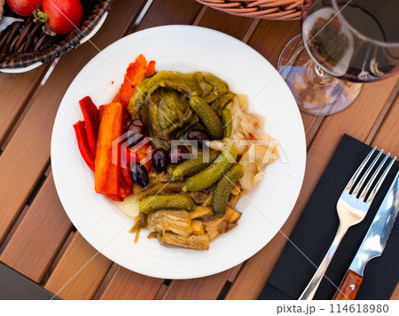 Festive and everyday vegetable dish of Catalan cuisine is escalibada 114618980