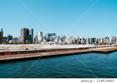 東京 再開発中の築地市場跡地と築地の街並み 2024.05　a-4 シアン色 114619903
