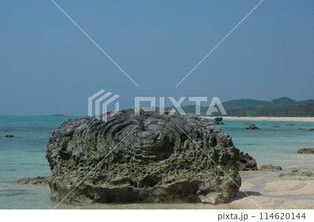 石垣島の玉取岬向きのハート岩 114620144