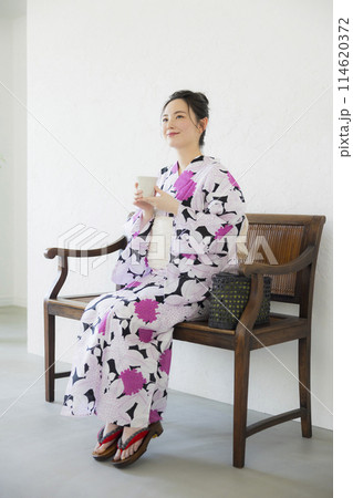 浴衣を着た女性 114620372