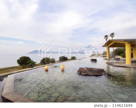 開聞岳が見える指宿の温泉 114621694