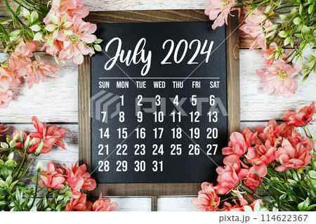 July 2024 monthly calendar with flower bouquet decoration on wooden background 114622367