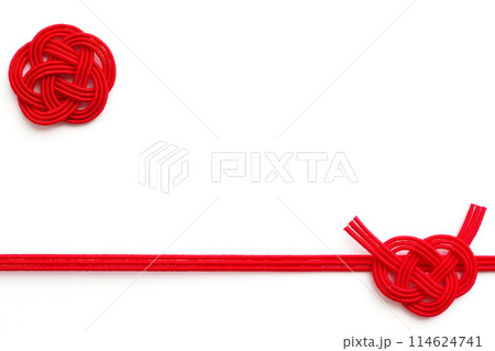 あわじ結びと梅結びの白い背景 余白あり あわじ結びと梅結びの白い背景 余白あり 114624741