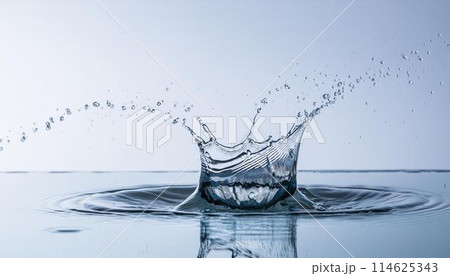 水滴と王冠のように広がる飛沫2 114625343