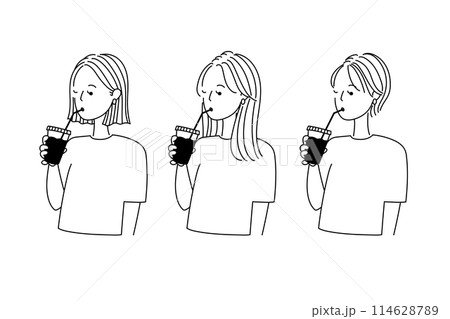 コーヒーを飲む女性ーモノクロ 114628789