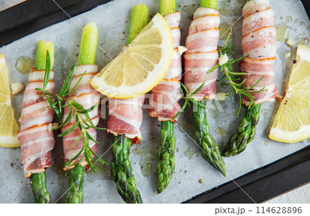 Asparagus with ham before baking 114628896