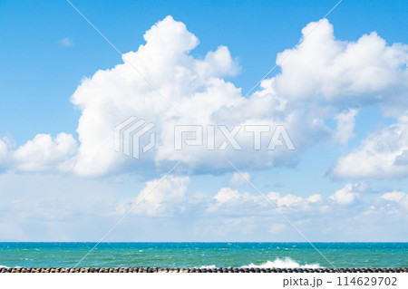 青い海と空と雲 114629702