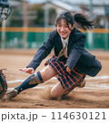 制服姿でスライディングとか野球をする学生 114630121