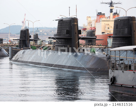 広島県呉市「アレイからすこじま」からの海上自衛隊の潜水艦や護衛艦 114631516