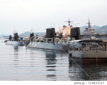 広島県呉市「アレイからすこじま」からの海上自衛隊の潜水艦や護衛艦 114631517