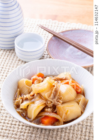 肉ジャガと日本酒 114632147