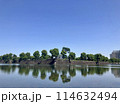 お堀に映える皇居の風景 114632494