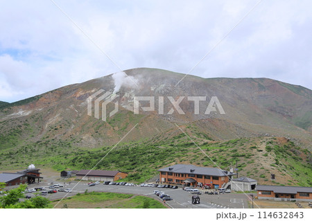 浄土平の風景・一切経山の噴気(吾妻小富士からの眺め) 浄土平の風景・一切経山の噴気(吾妻小富士からの眺め) 114632843