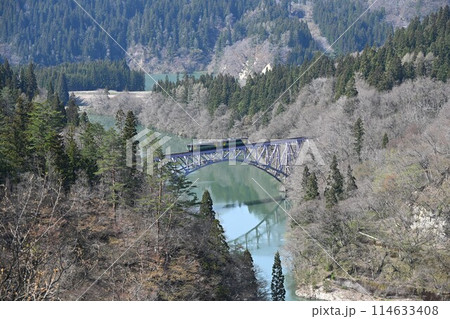 絶景の秘境ローカル線　只見線　第一只見橋梁 114633408