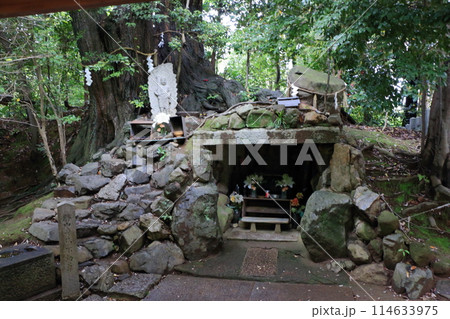 Muko-Jinja Shinto Shrine in Muko City of Kyoto Japan. Founded in the year 718 by the Mutobe clan as requested by Emperor Jinmu. Its design was copied by the Meiji Jingu in Tokyo. Muko-Jinja Shinto Shrine in Muko City of Kyoto Japan. Founded in the year 718 by the Mutobe clan as requested by Emperor Jinmu. Its design was copied by the Meiji Jingu in Tokyo. 114633975