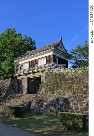 夕晴れの臼杵城（二の丸大門櫓） 114634626