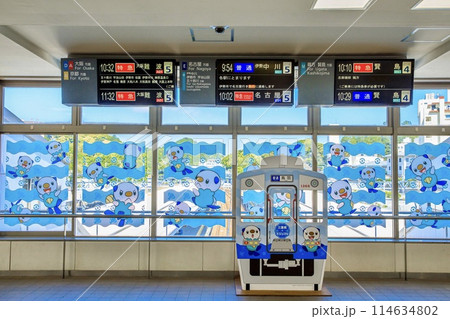 近鉄鳥羽駅コンコースのポケモンラッピング 114634802