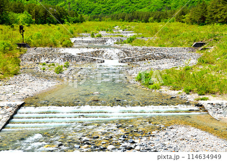 平川流路工:白馬オリンピック大橋/平川より上流方向を望む(長野県白馬村)【2024.5】 平川流路工:白馬オリンピック大橋/平川より上流方向を望む(長野県白馬村)【2024.5】 114634949