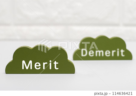 草むらの置物とメリットとデメリット 114636421