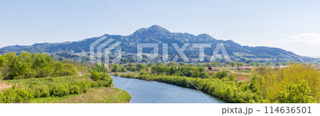 「青森県」名久井岳と馬淵川の風景 「青森県」名久井岳と馬淵川の風景 114636501