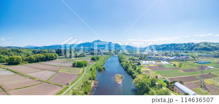 「青森県」名久井岳と馬淵川の風景 114636507