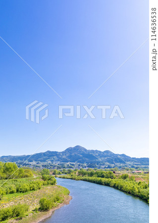 「青森県」名久井岳と馬淵川の風景 「青森県」名久井岳と馬淵川の風景 114636538
