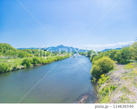 「青森県」名久井岳と馬淵川の風景 114636540